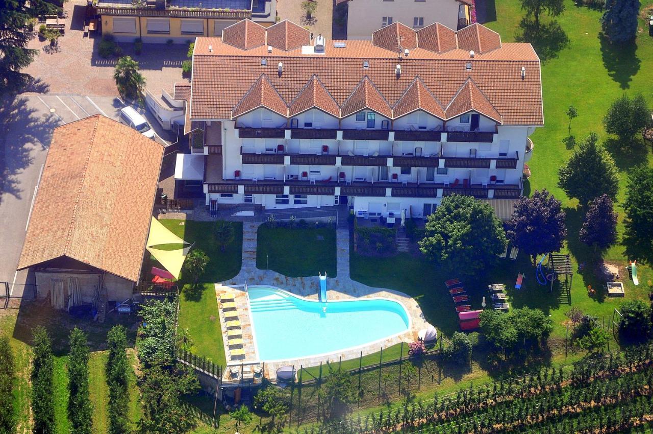 Hotel Garni Gruener Baum Laives Exterior photo