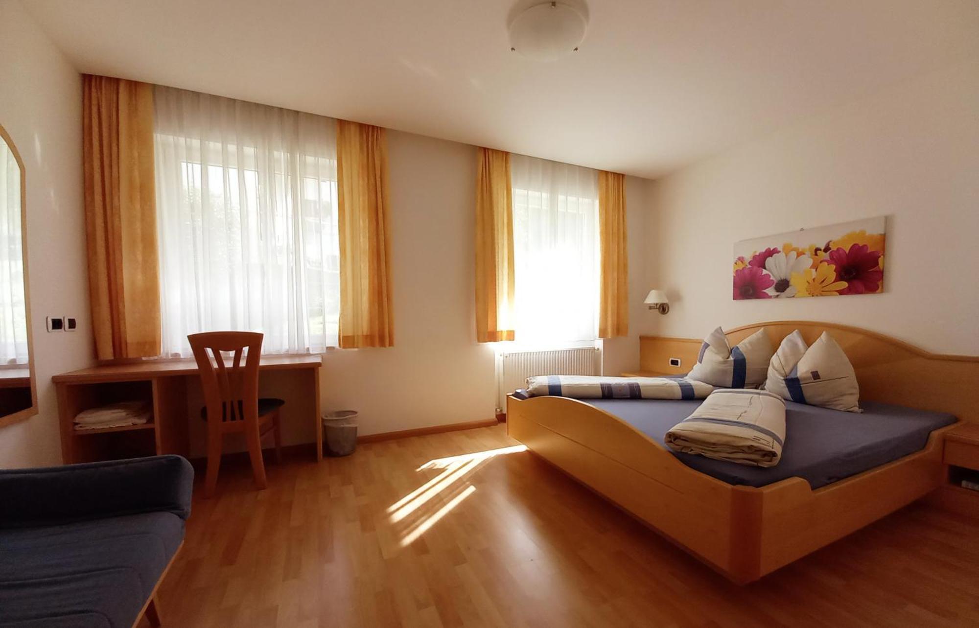 Hotel Garni Gruener Baum Laives Exterior photo