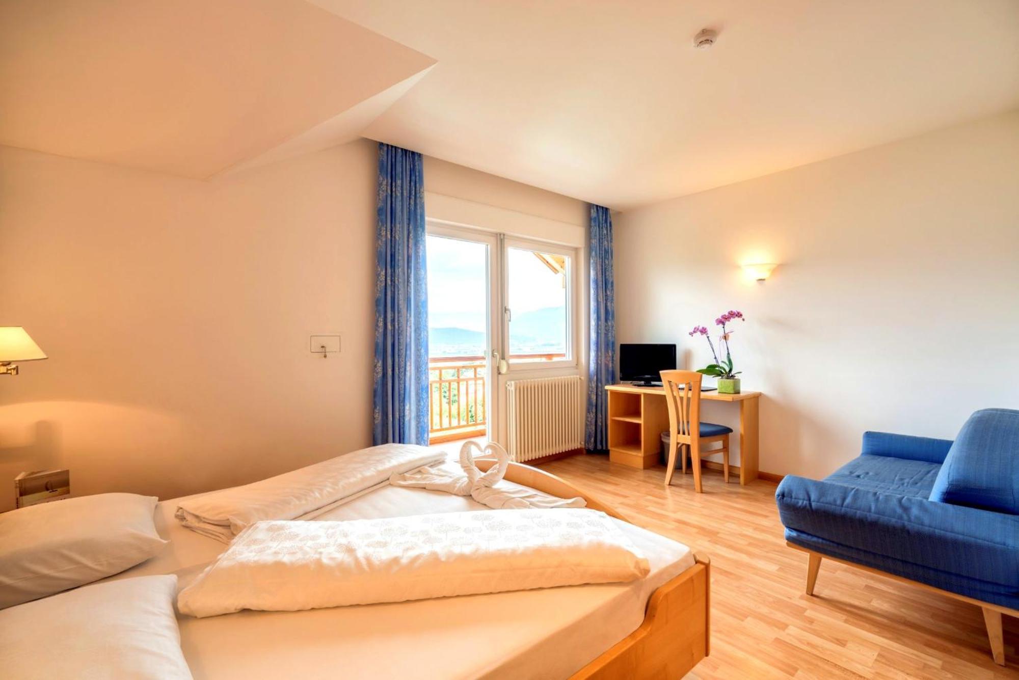 Hotel Garni Gruener Baum Laives Exterior photo
