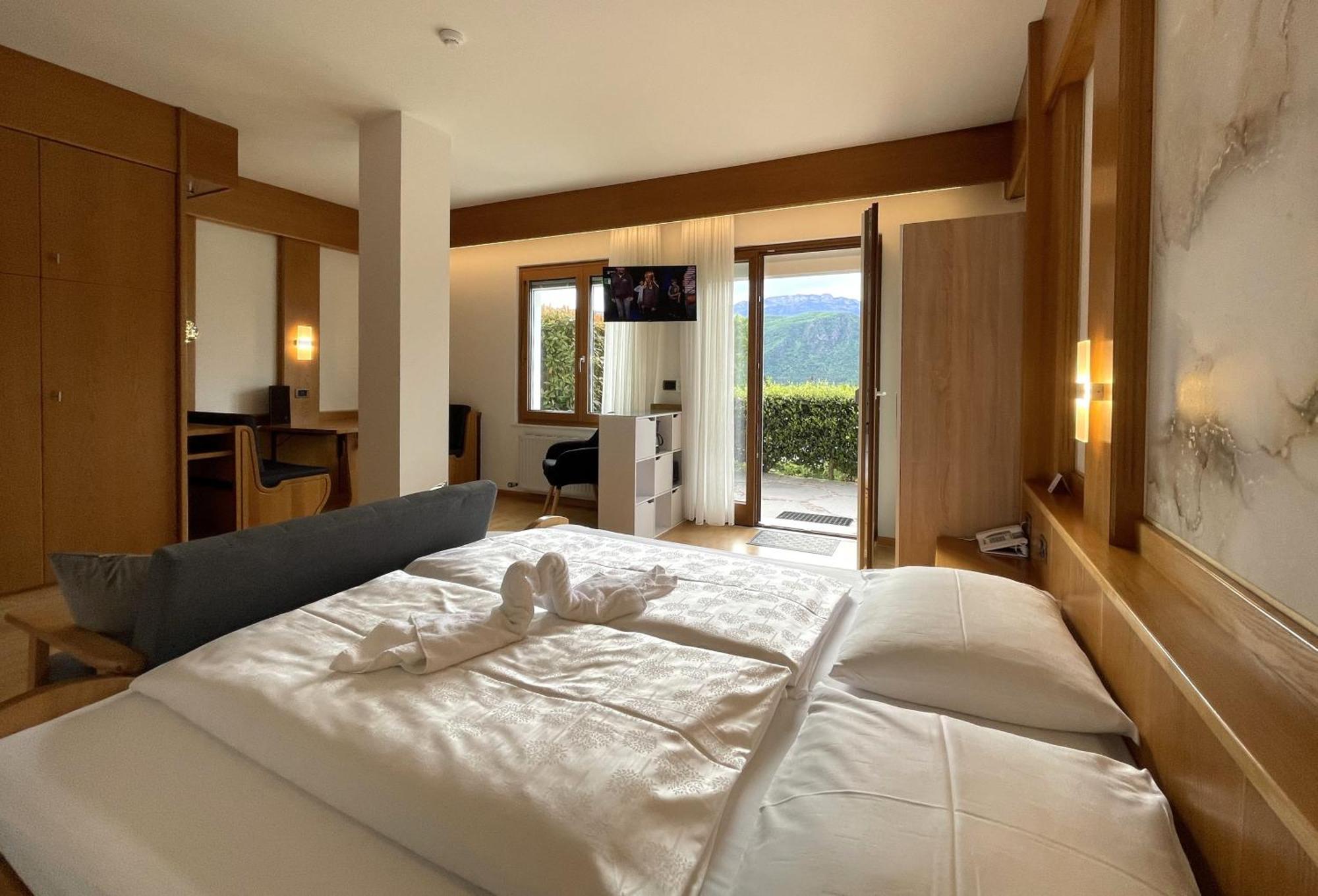 Hotel Garni Gruener Baum Laives Room photo