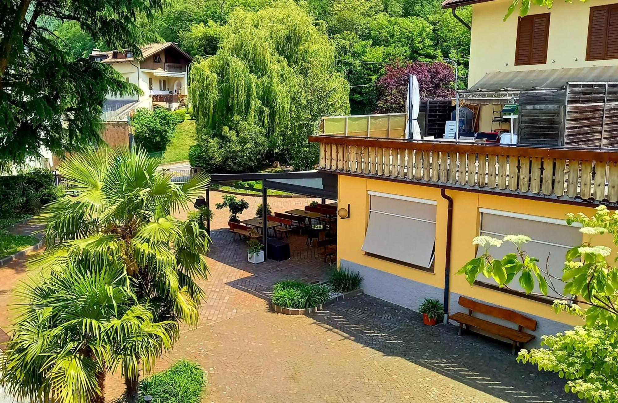Hotel Garni Gruener Baum Laives Exterior photo